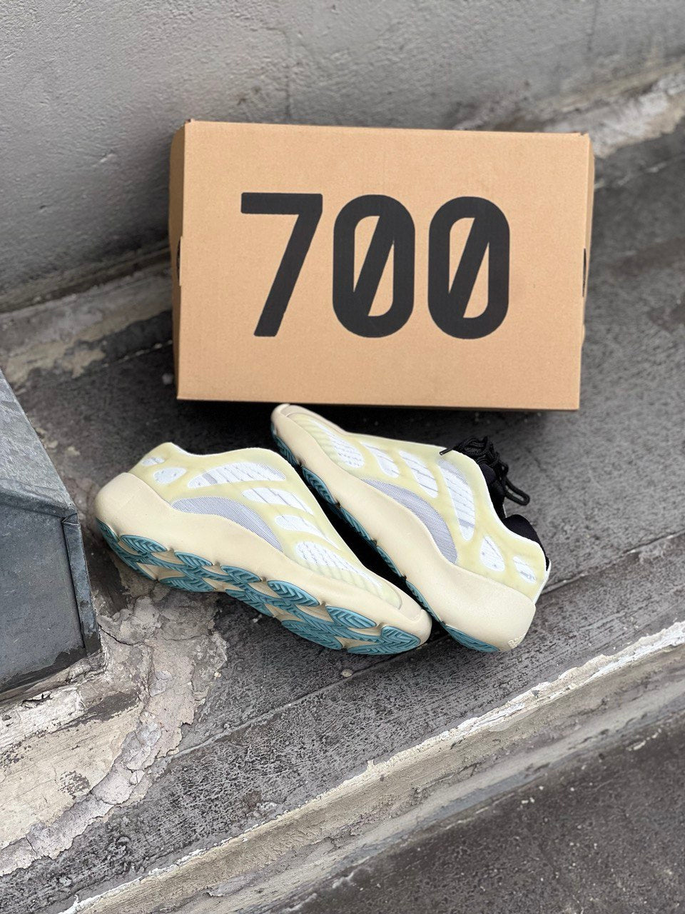 Yeezy 700 V3